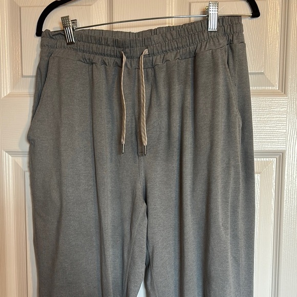 Vuori Ponto Performance men’s gray tapered leg jogger sweatpants size medium - Picture 1 of 8